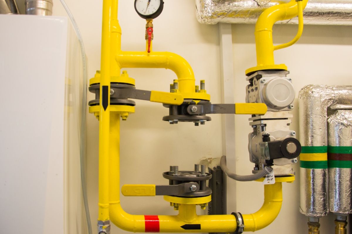 Gas line pressure gauge and isolation valves during a system test
